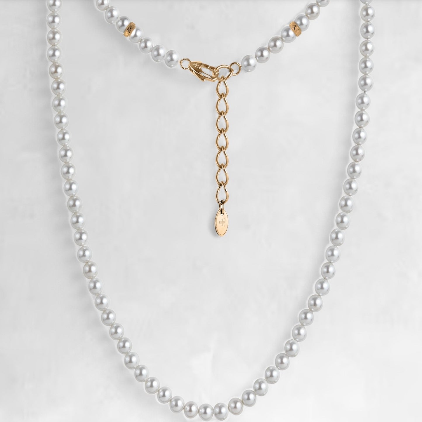 Men's pearl necklace with gold metal accents
