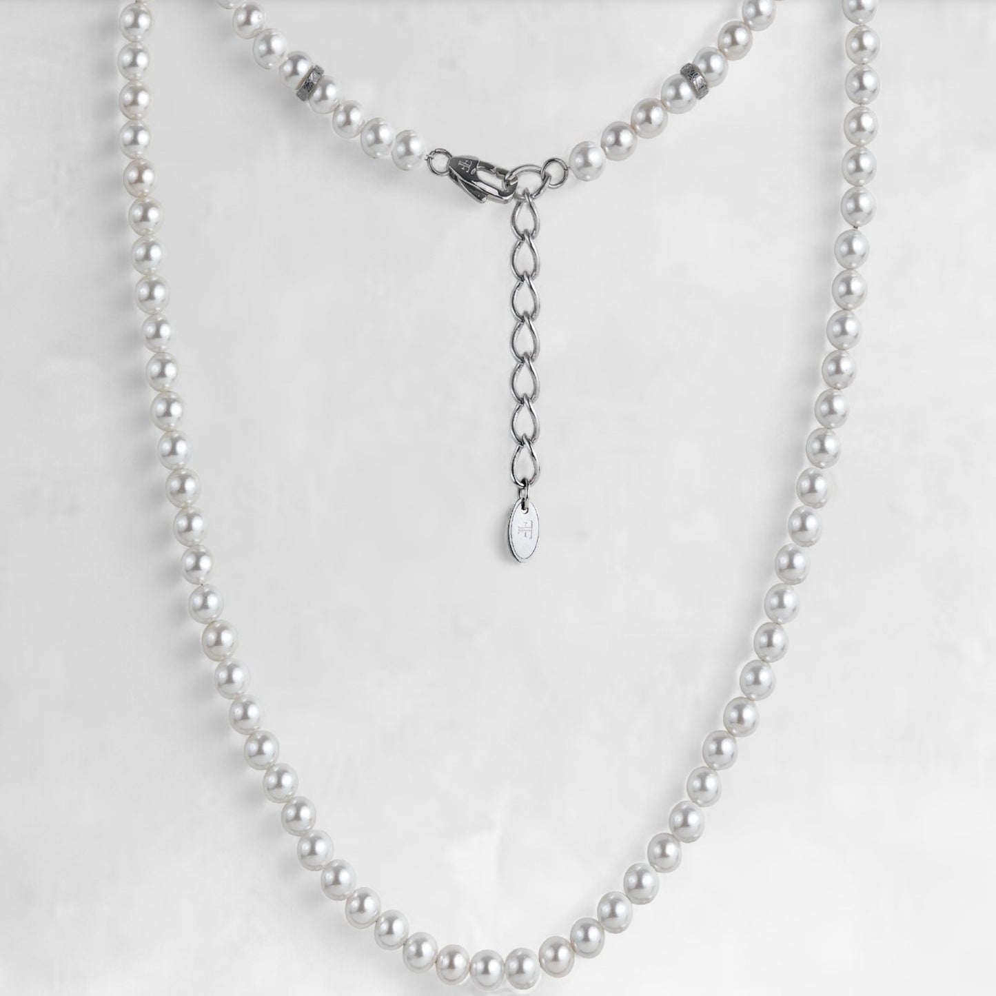 Men's pearl necklace with silver metal accents