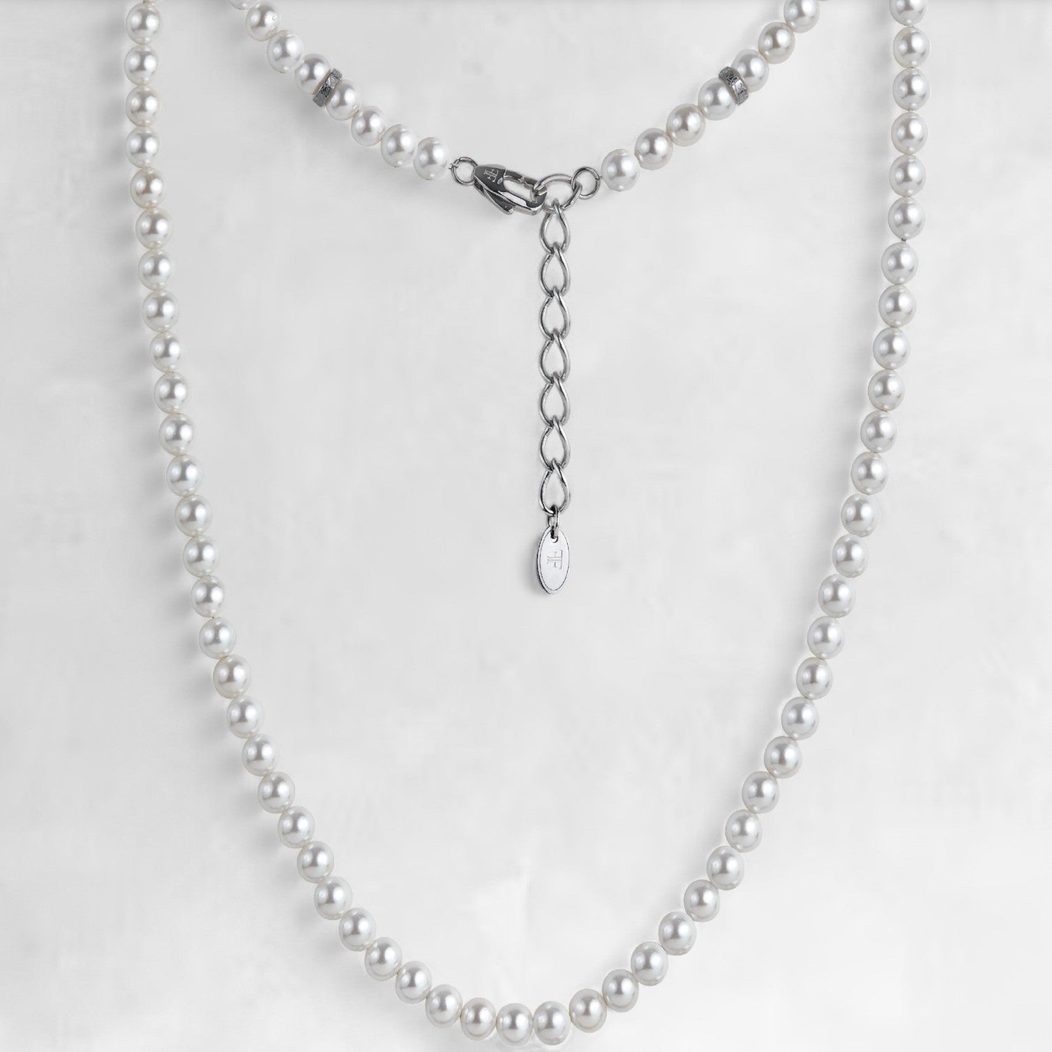 Men's pearl necklace with silver metal accents
