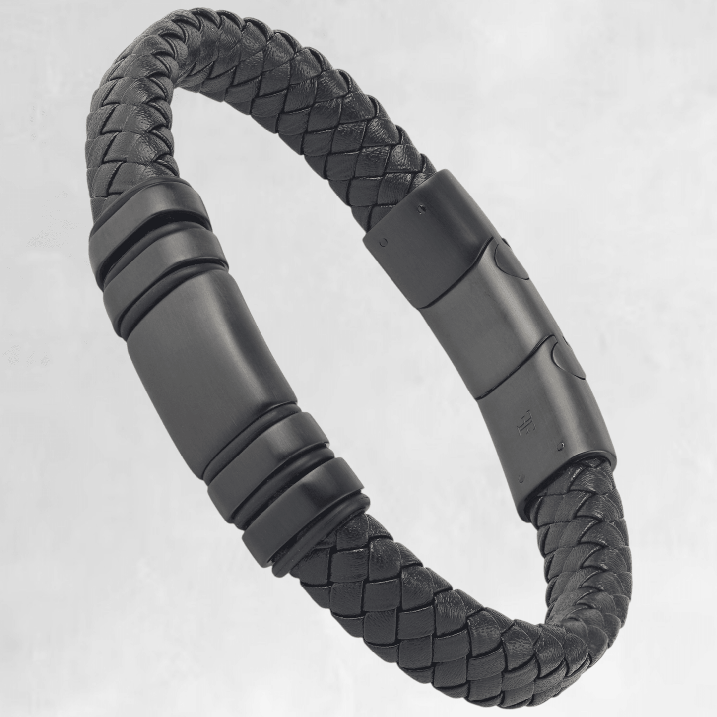 Men's single-wrap black leather bracelet - Navarro by Forge & Foundry