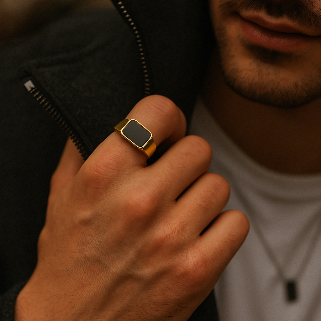 GOLD SIGNUM [ONYX SIGNET RING]