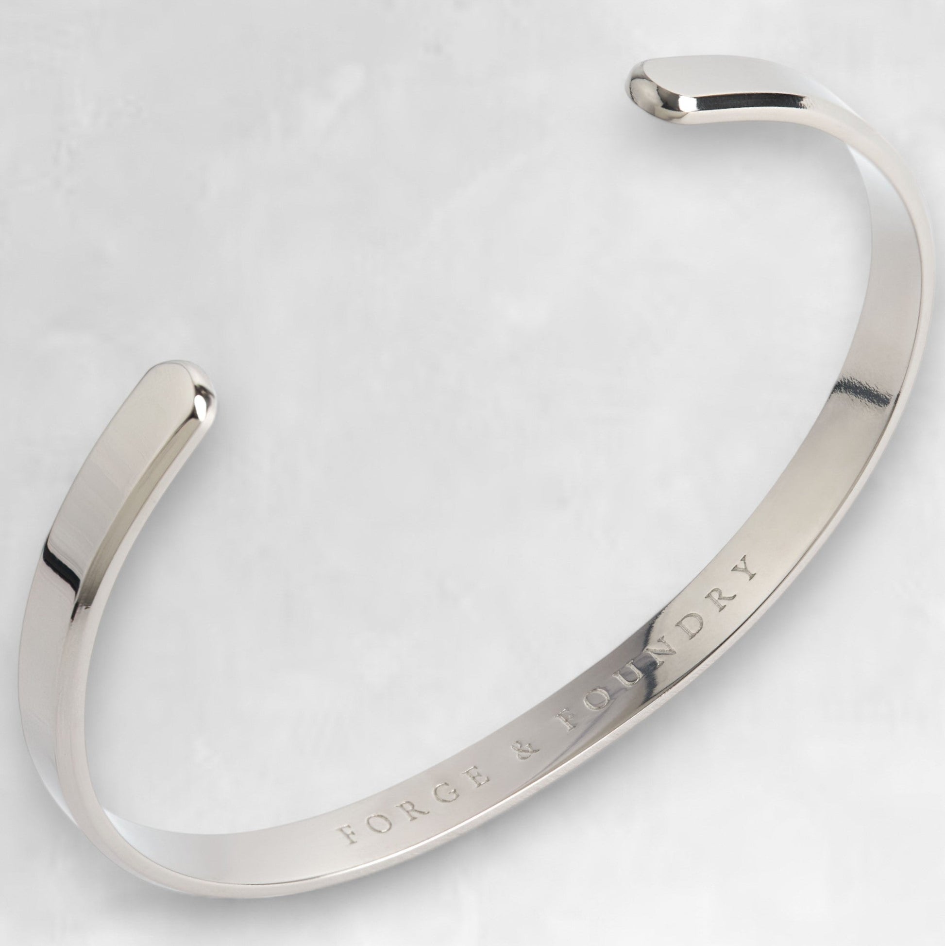RAVICK [6MM ADJUSTABLE TITANIUM CUFF - PERSONALIZED] - Forge & FoundryPersonalisedForge & Foundry