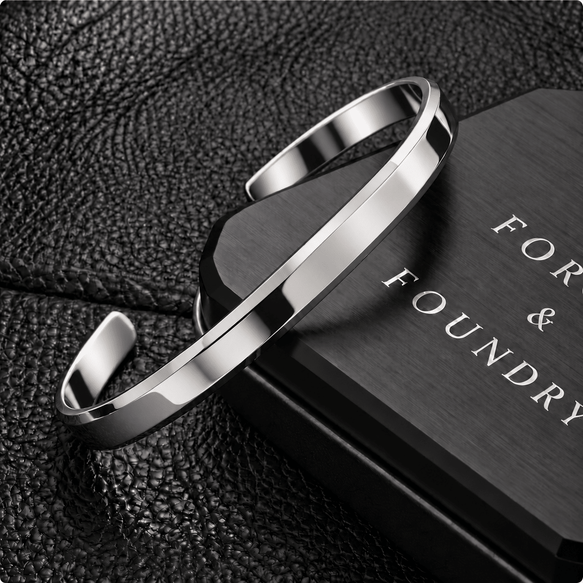 RAVICK [6MM ADJUSTABLE TITANIUM CUFF] - Forge & FoundryCuffForge & Foundry