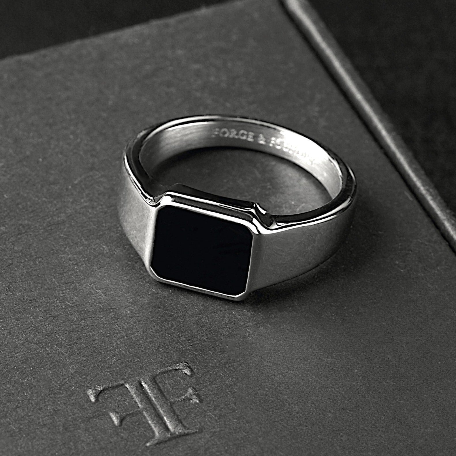 SILVER SIGNUM [ONYX SIGNET RING] - Forge & FoundryringForge & Foundry